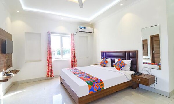 Egyptian cotton sheets, premium bedding, in-room safe, free WiFi