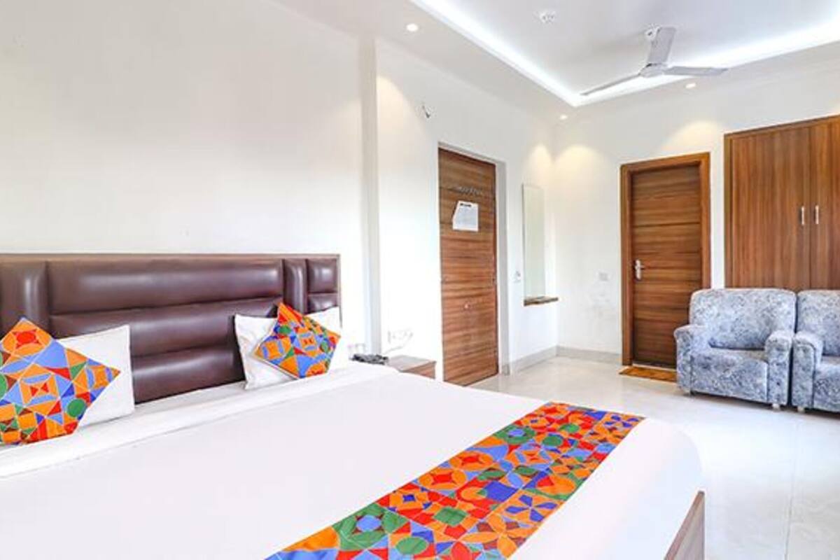 Egyptian cotton sheets, premium bedding, in-room safe, free WiFi