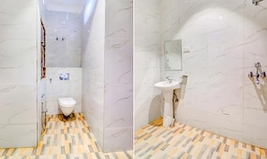 Shower, rainfall showerhead, free toiletries, towels
