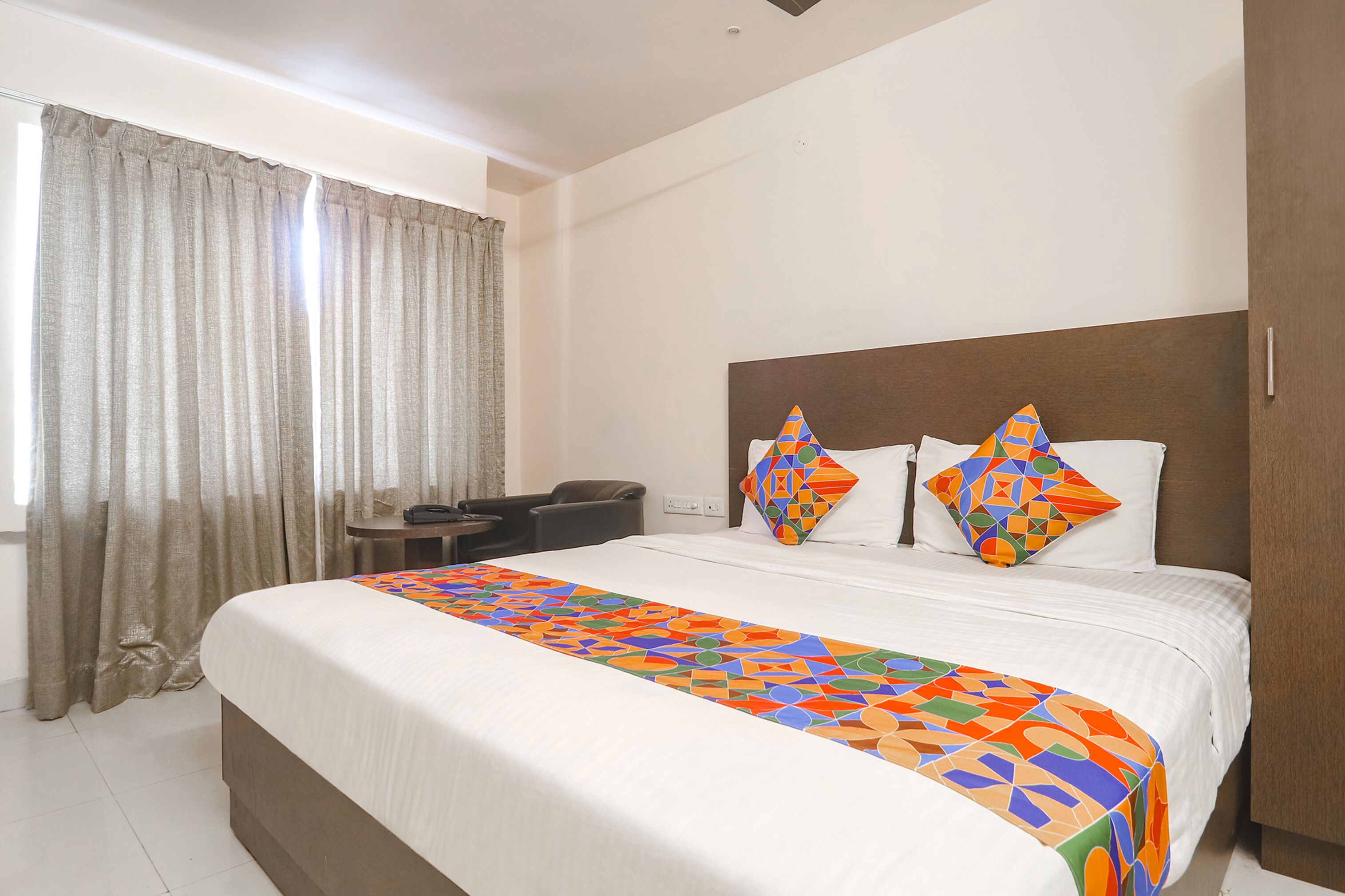deluxe room | egyptian cotton sheets, premium bedding, in-room safe, free wifi