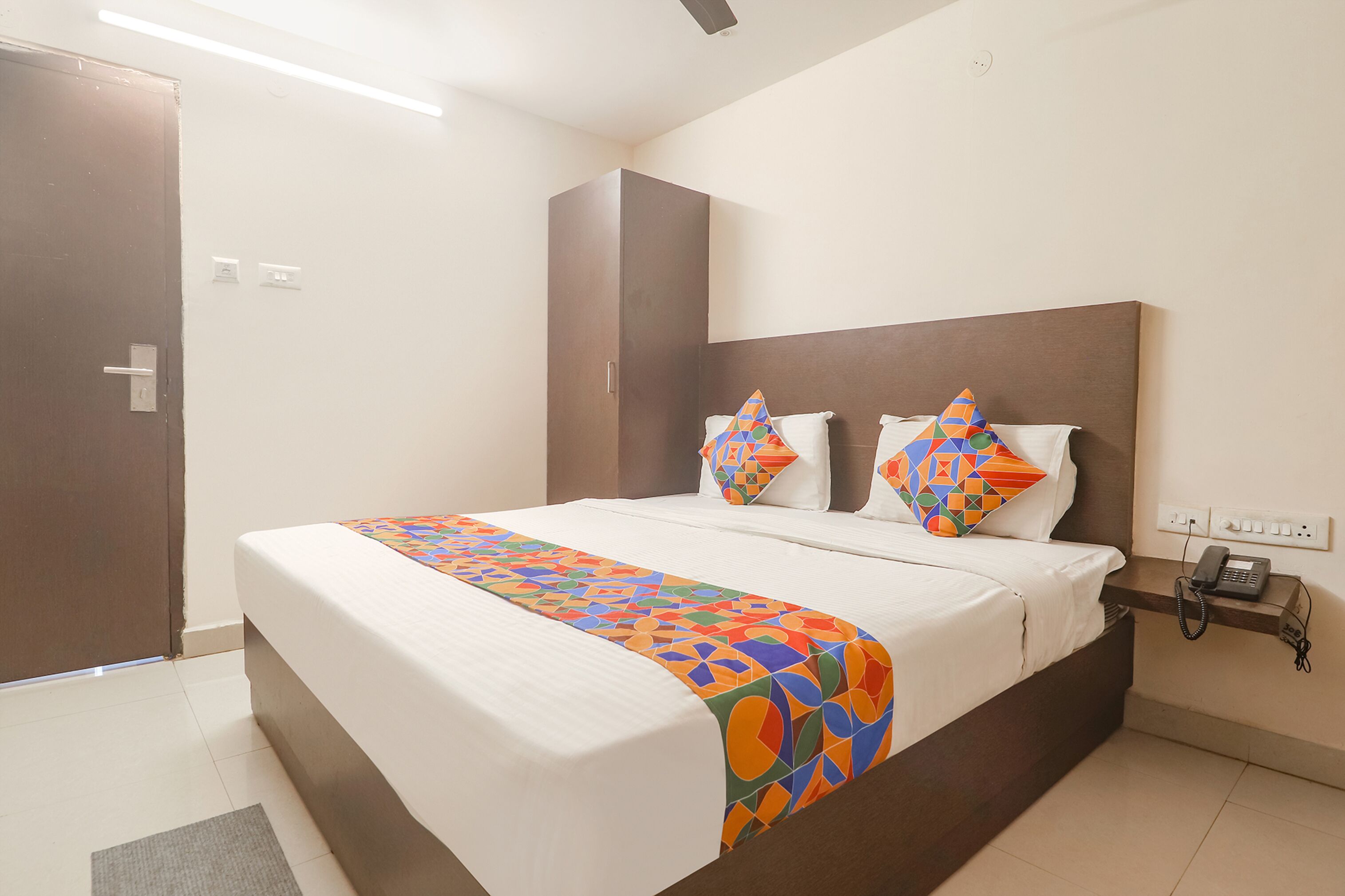 egyptian cotton sheets, premium bedding, in-room safe, free wifi