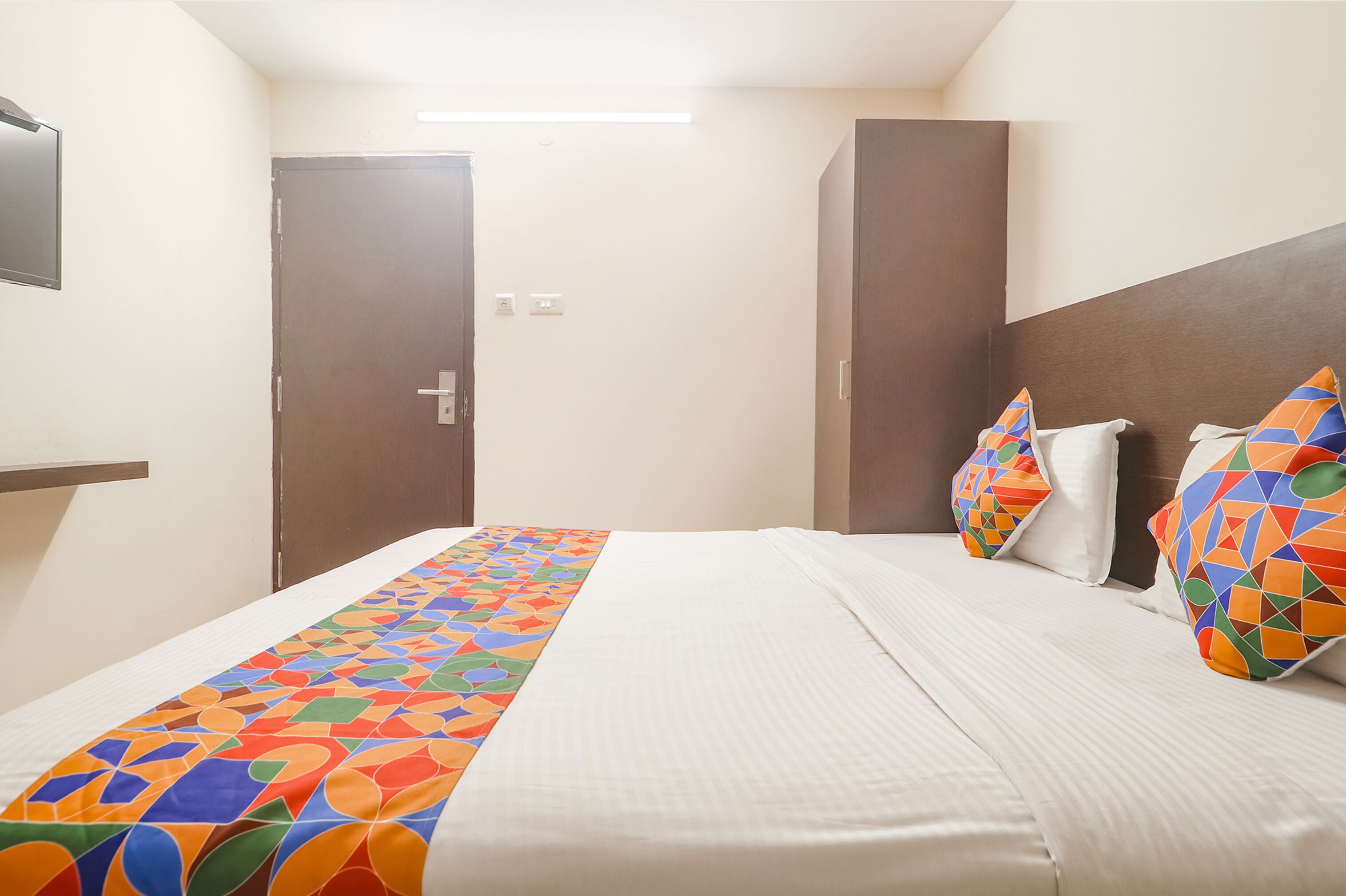 egyptian cotton sheets, premium bedding, in-room safe, free wifi