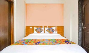 Egyptian cotton sheets, premium bedding, in-room safe, free WiFi - FabHotel Silver 9 (Paud)
