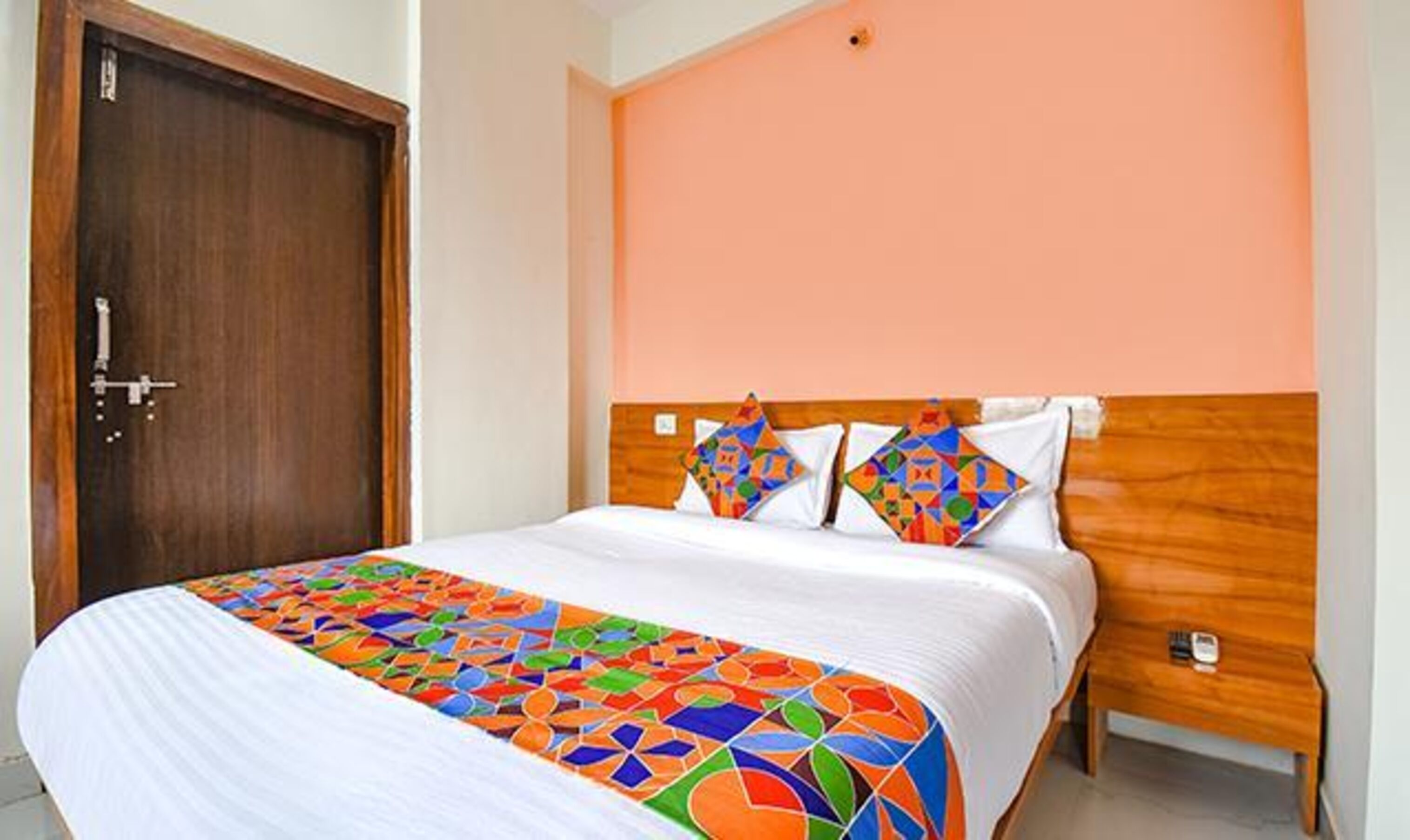 Egyptian cotton sheets, premium bedding, in-room safe, free WiFi