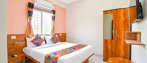 Egyptian cotton sheets, premium bedding, in-room safe, free WiFi