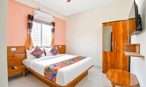 Egyptian cotton sheets, premium bedding, in-room safe, free WiFi - FabHotel Silver 9 (Paud)