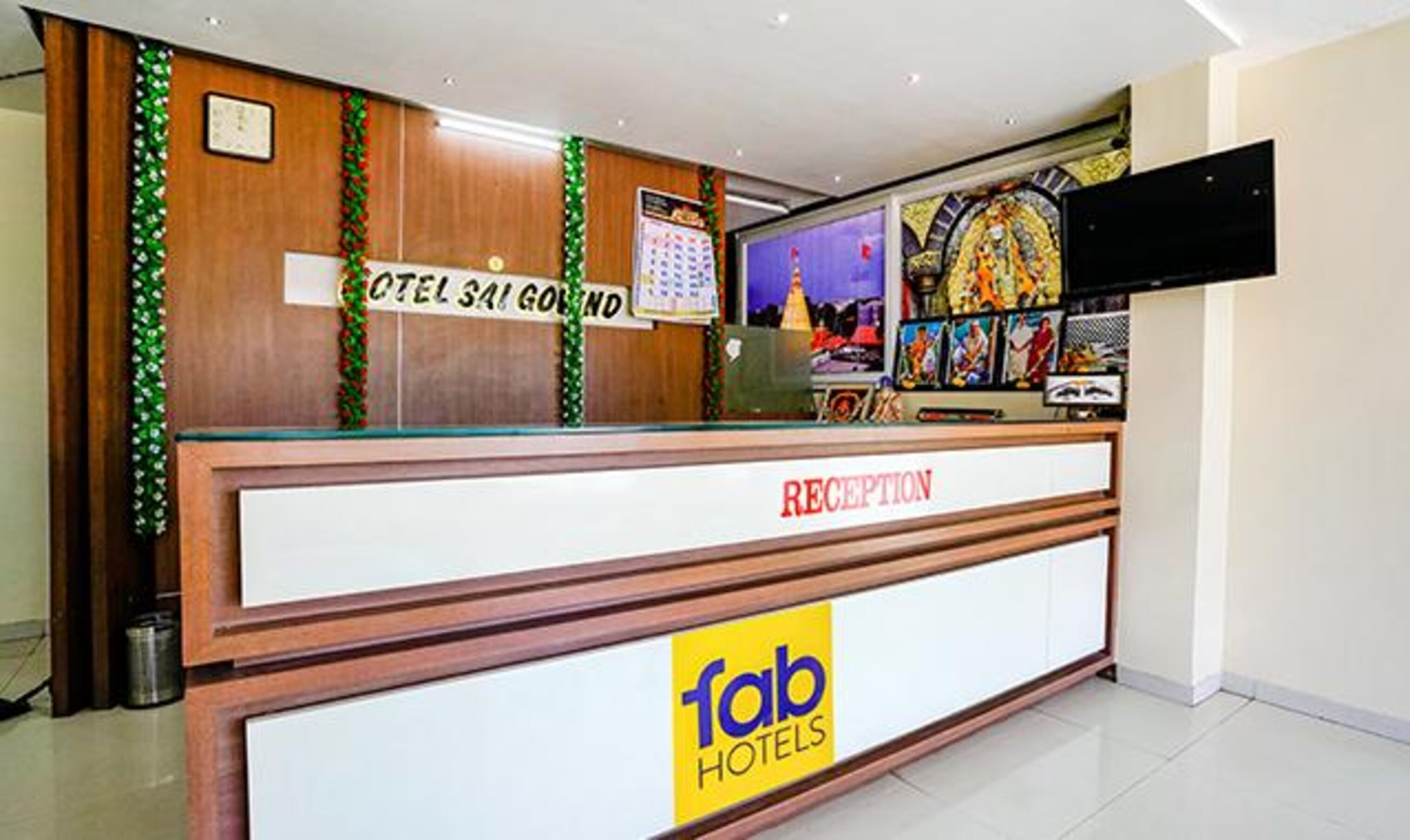 ฝ่ายต้อนรับ