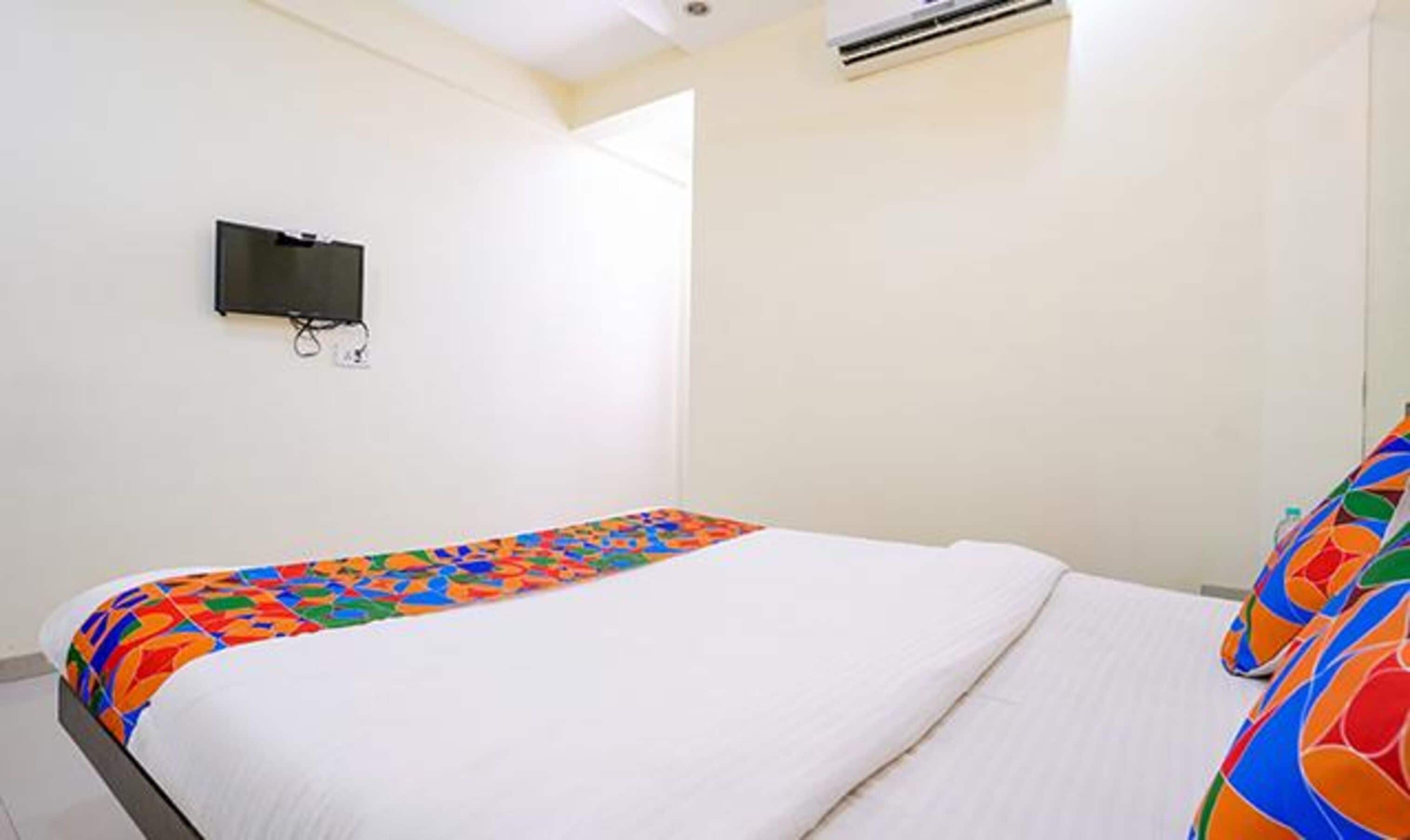 Egyptian cotton sheets, premium bedding, in-room safe, free WiFi