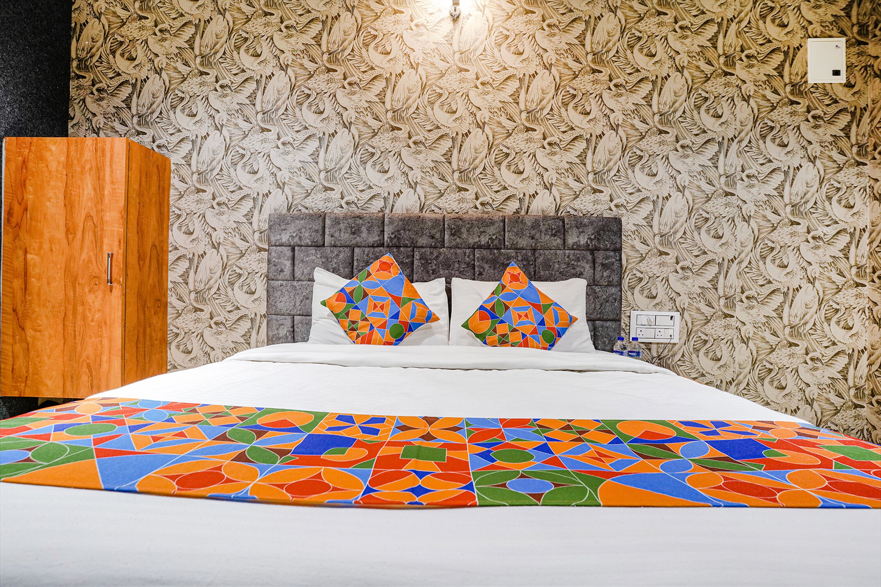 deluxe room | egyptian cotton sheets, premium bedding, in-room safe, free wifi