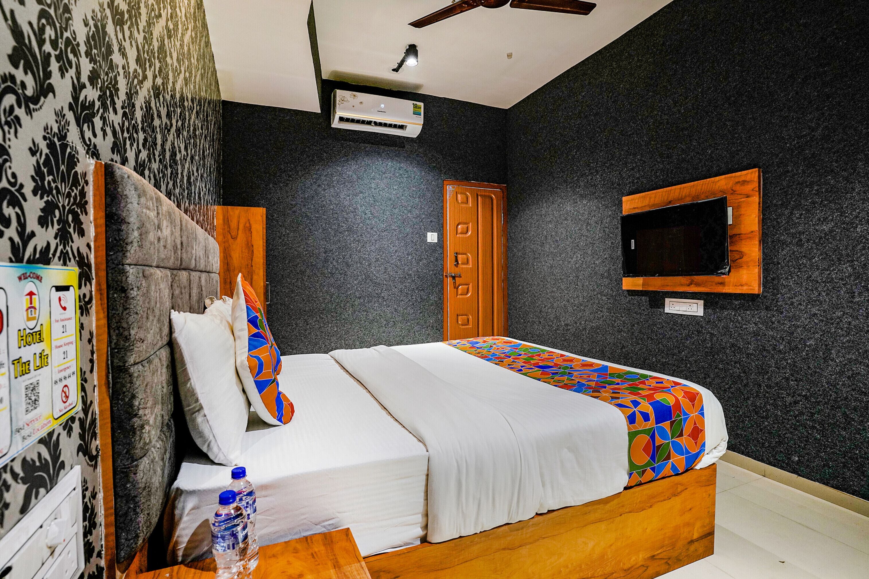 luxury room | egyptian cotton sheets, premium bedding, in-room safe, free wifi