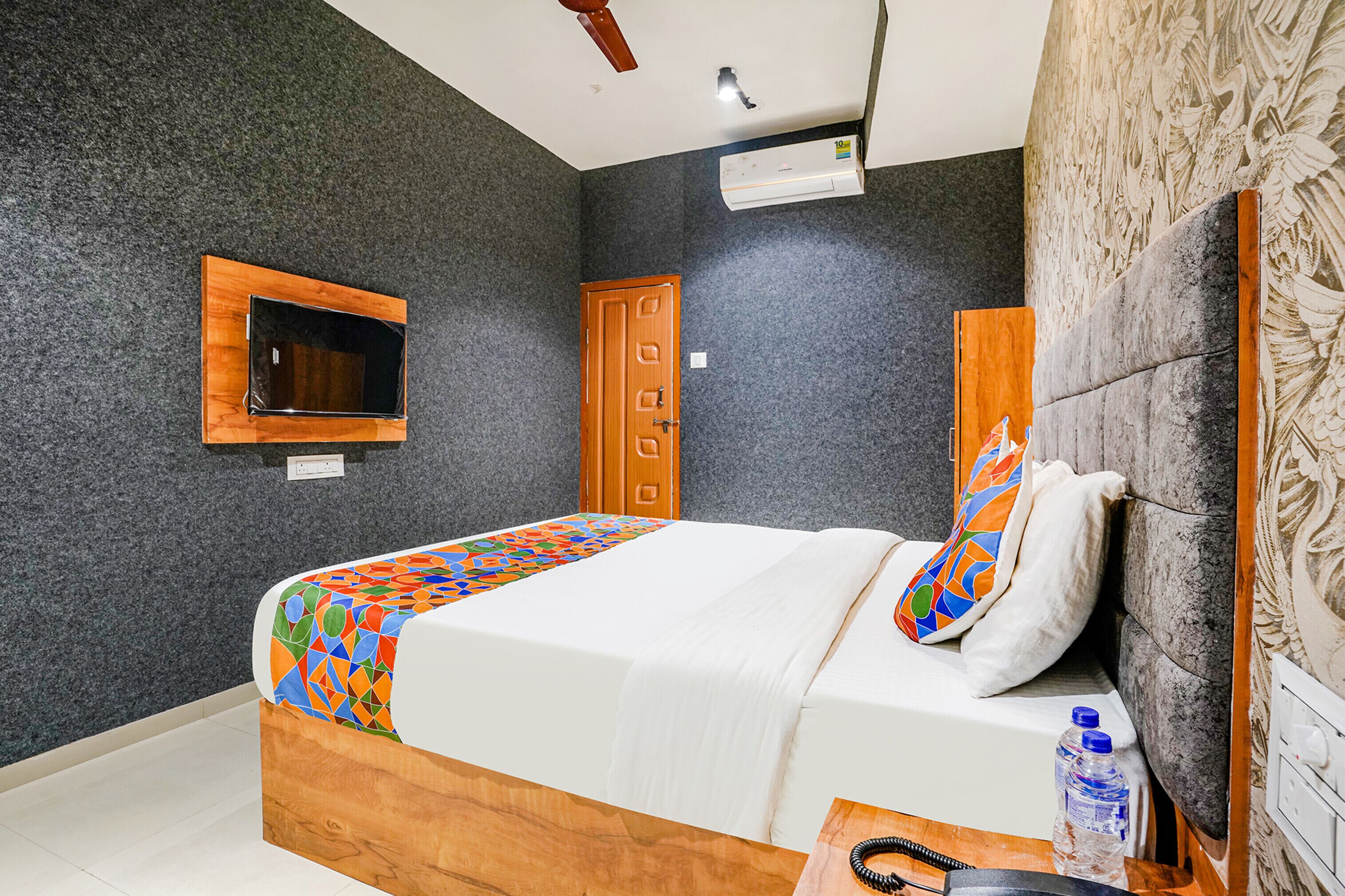 egyptian cotton sheets, premium bedding, in-room safe, free wifi