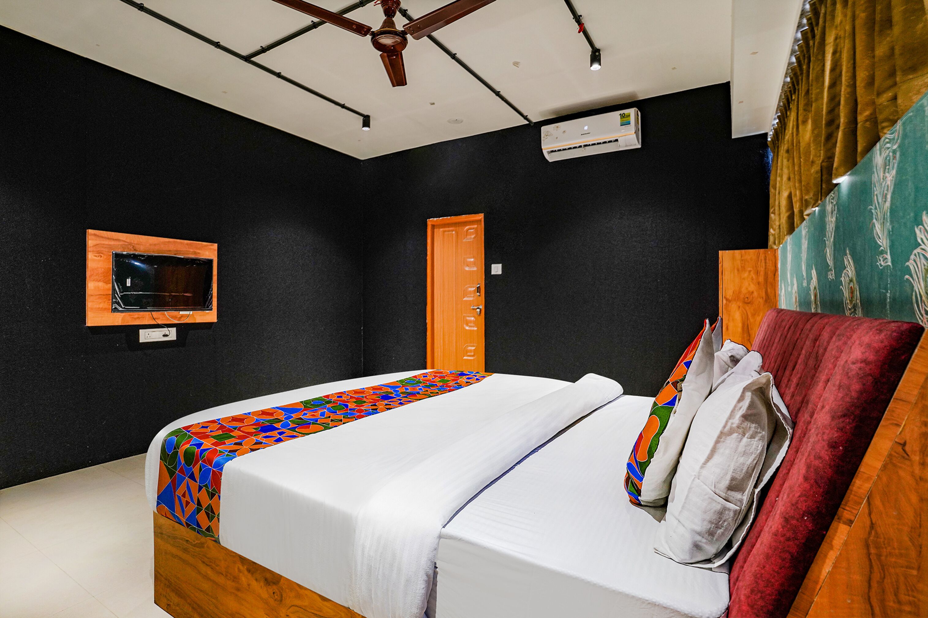 egyptian cotton sheets, premium bedding, in-room safe, free wifi