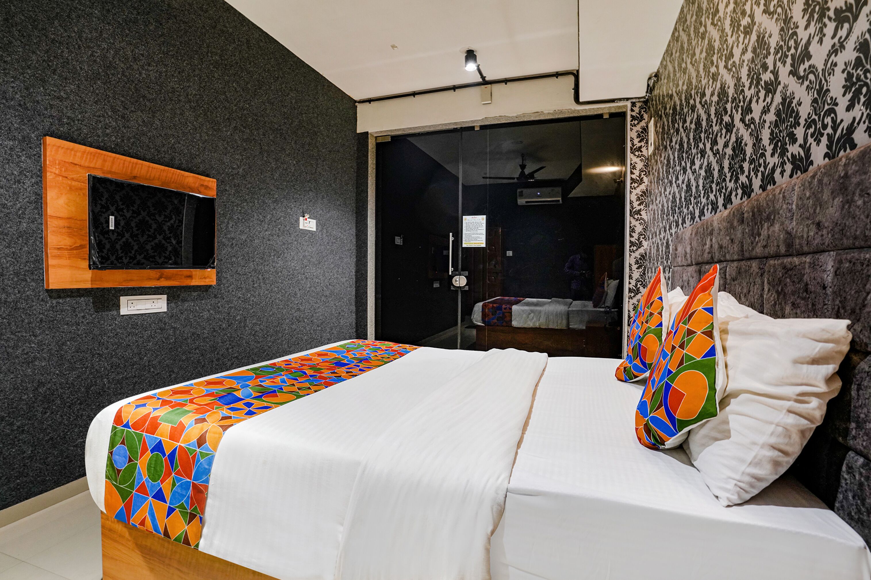 egyptian cotton sheets, premium bedding, in-room safe, free wifi