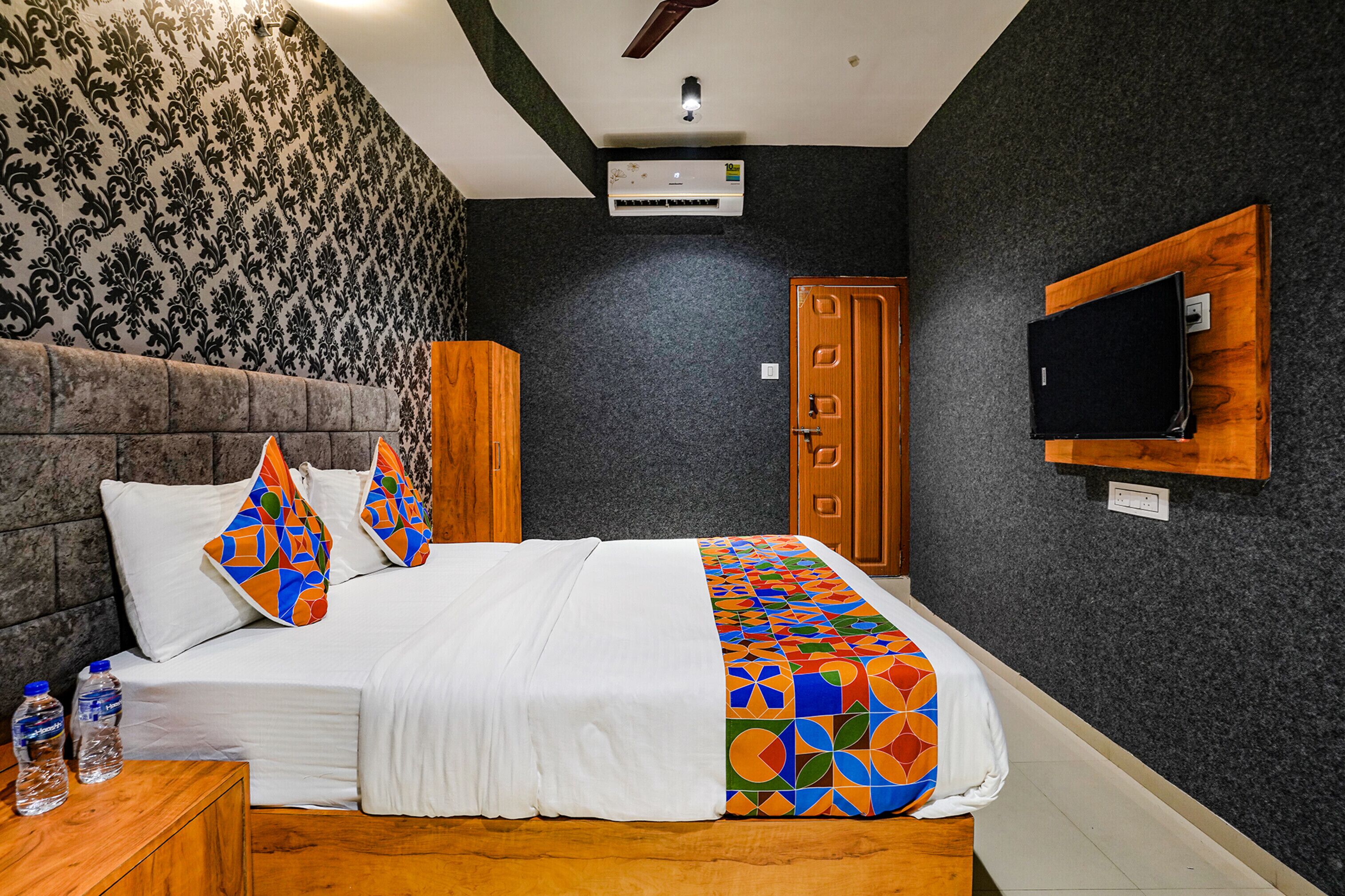 luxury room | egyptian cotton sheets, premium bedding, in-room safe, free wifi