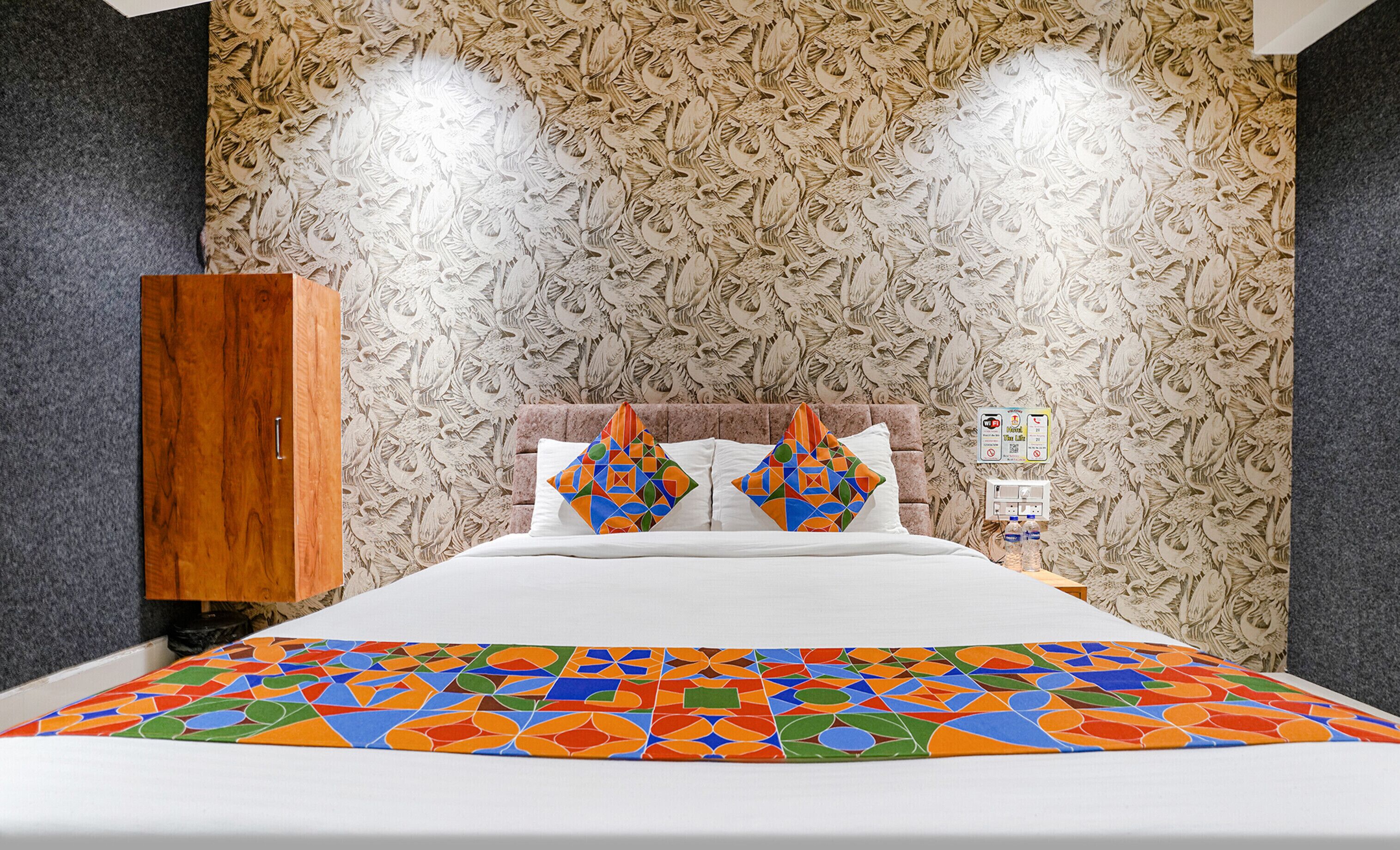 egyptian cotton sheets, premium bedding, in-room safe, free wifi