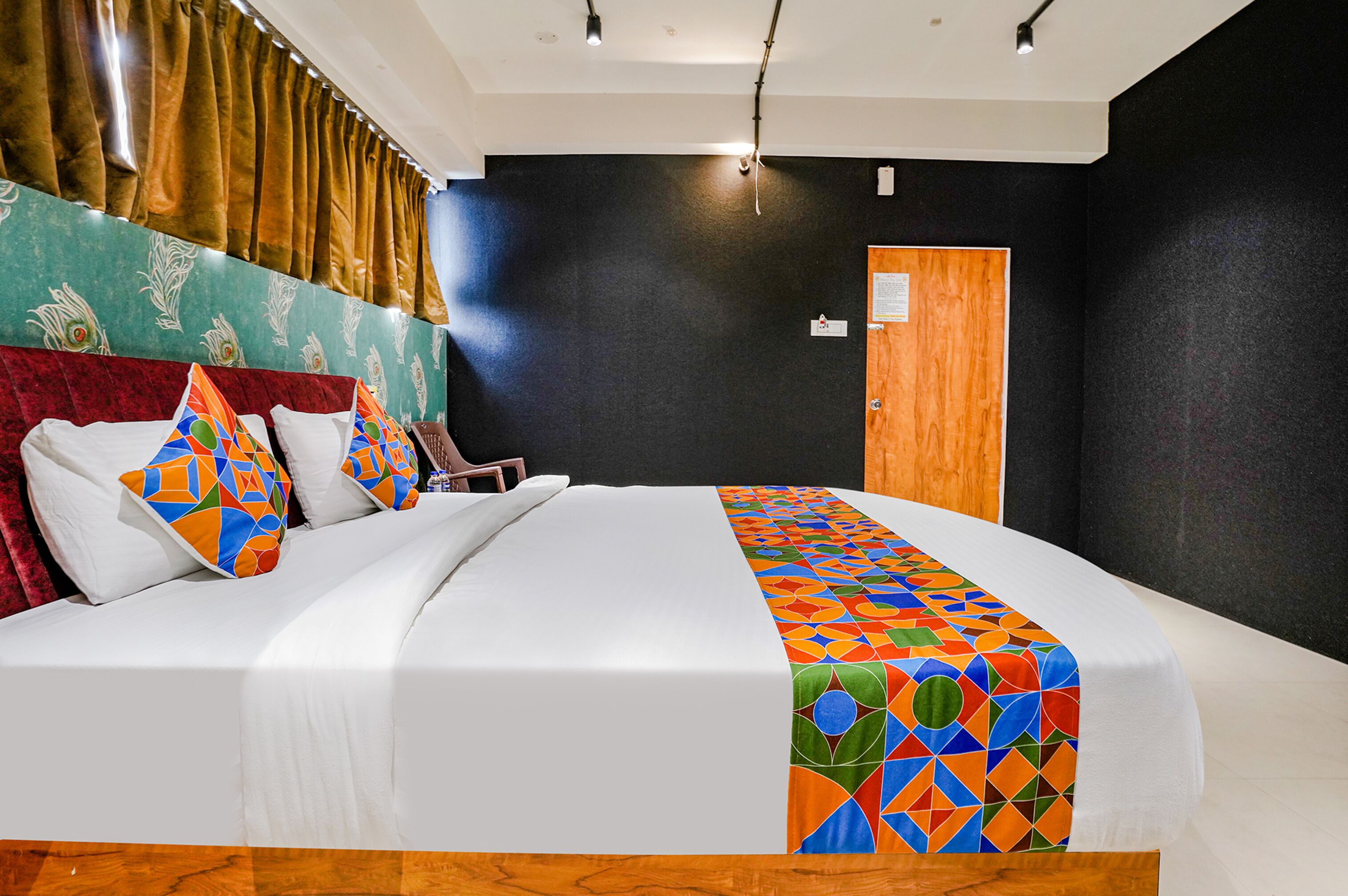 premium room | egyptian cotton sheets, premium bedding, in-room safe, free wifi