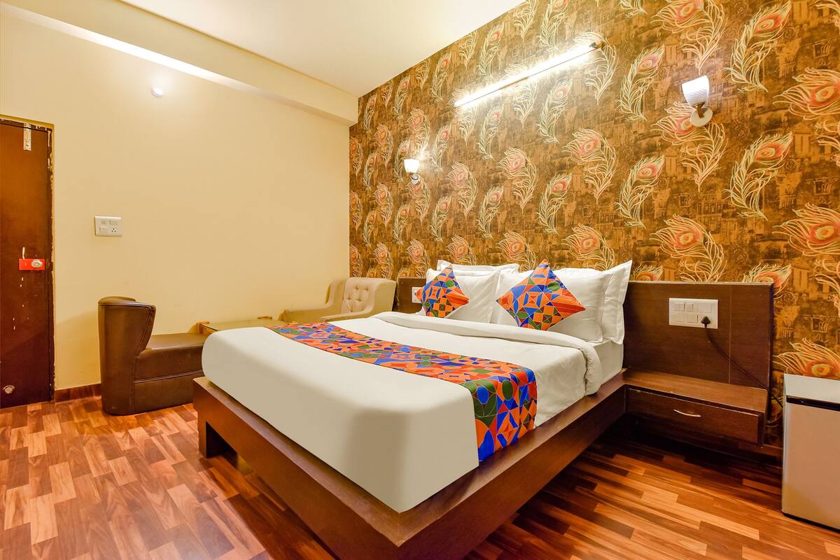 Egyptian cotton sheets, premium bedding, in-room safe, free WiFi