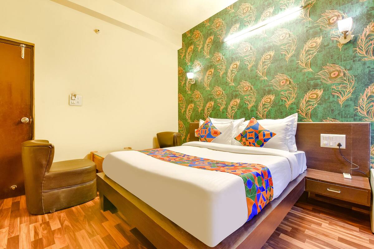 Egyptian cotton sheets, premium bedding, in-room safe, free WiFi