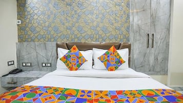 Deluxe Room | Egyptian cotton sheets, premium bedding, in-room safe, soundproofing