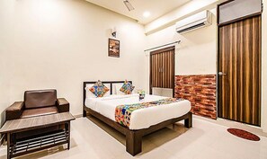 Deluxe Room | Egyptian cotton sheets, premium bedding, in-room safe, free WiFi - Maher Inn (Ahmedabad)