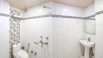 Habitación Deluxe | Baño | Ducha y cabezal de ducha tipo lluvia