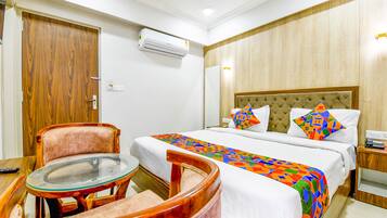 Premium bedding, in-room safe, free WiFi, bed sheets