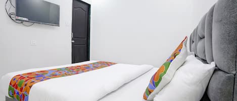 Premium bedding, in-room safe, free WiFi, bed sheets