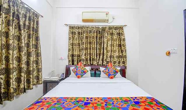 Deluxe Room | Premium bedding, in-room safe, free WiFi, bed sheets - FabHotel Moon Residency (Barasat)