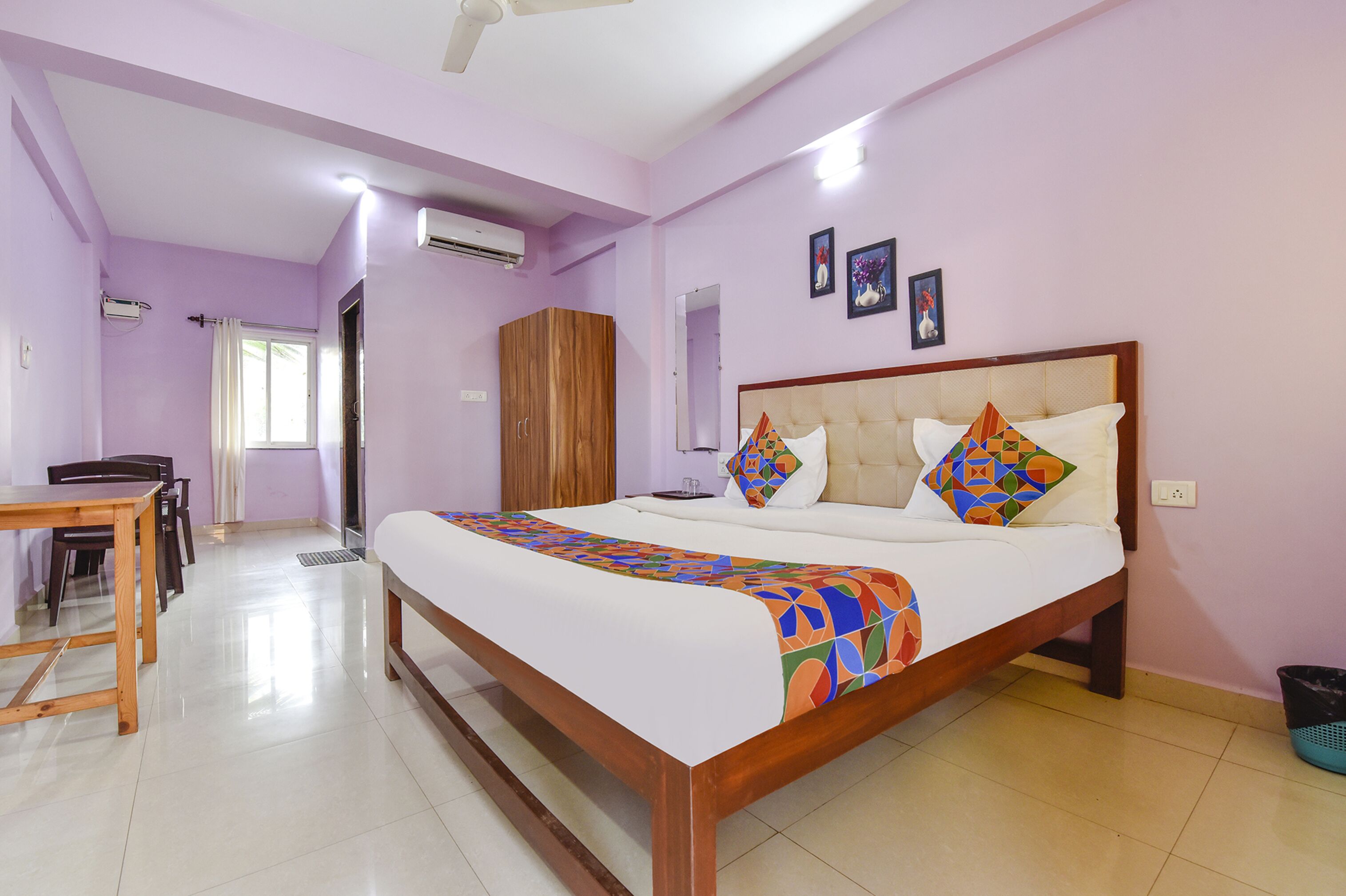 Premium bedding, in-room safe, free WiFi, bed sheets