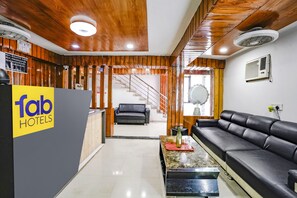 Reception - Fabhotel Vrundavan (Surat)