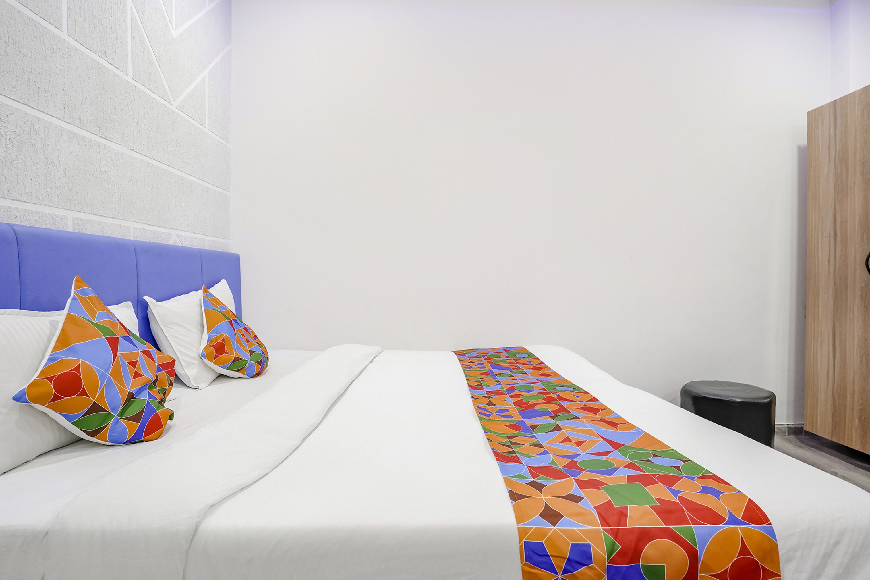 egyptian cotton sheets, premium bedding, in-room safe, soundproofing