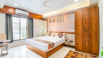 1 bedroom, premium bedding, in-room safe, free WiFi