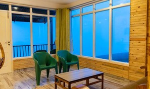 高档床上用品、客房内保险箱、免费 WiFi、床单