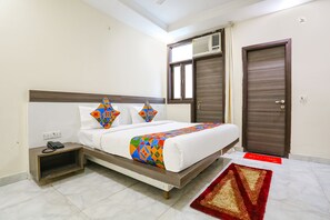 Premium bedding, in-room safe, free WiFi, bed sheets - FabHotel Royal Orbit (New Delhi)