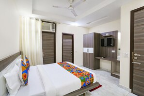 Premium bedding, in-room safe, free WiFi, bed sheets - FabHotel Royal Orbit (New Delhi)