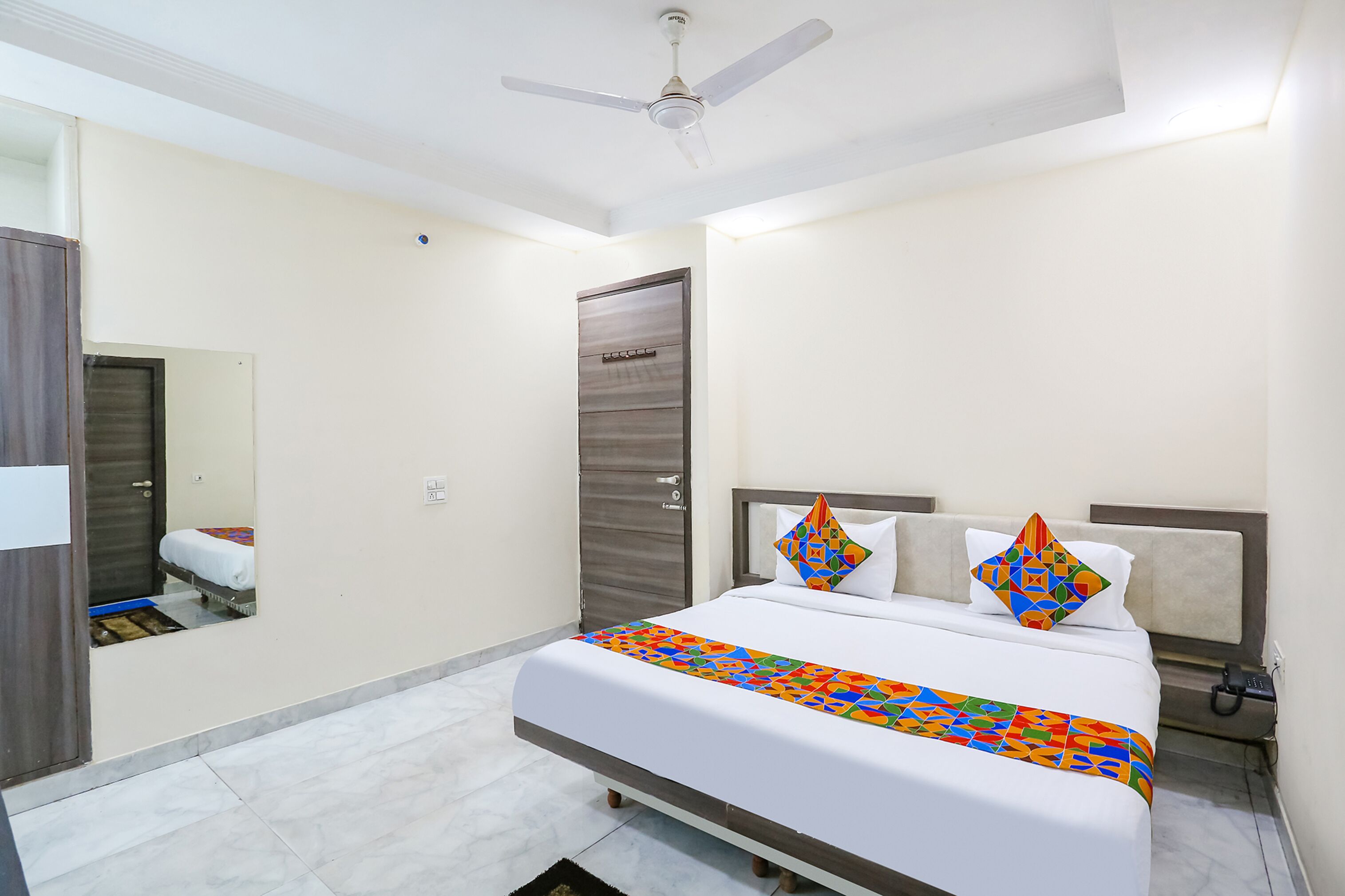 Bộ đồ giường cao cấp, két bảo mật tại phòng 