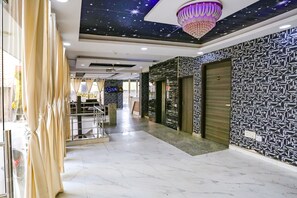 Lobby - FabHotel Royal Orbit (New Delhi)