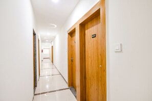 Lobby - Fabhotel Woodlark Inn (Indore)