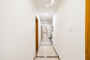 Lobby - Fabhotel Woodlark Inn (Indore)