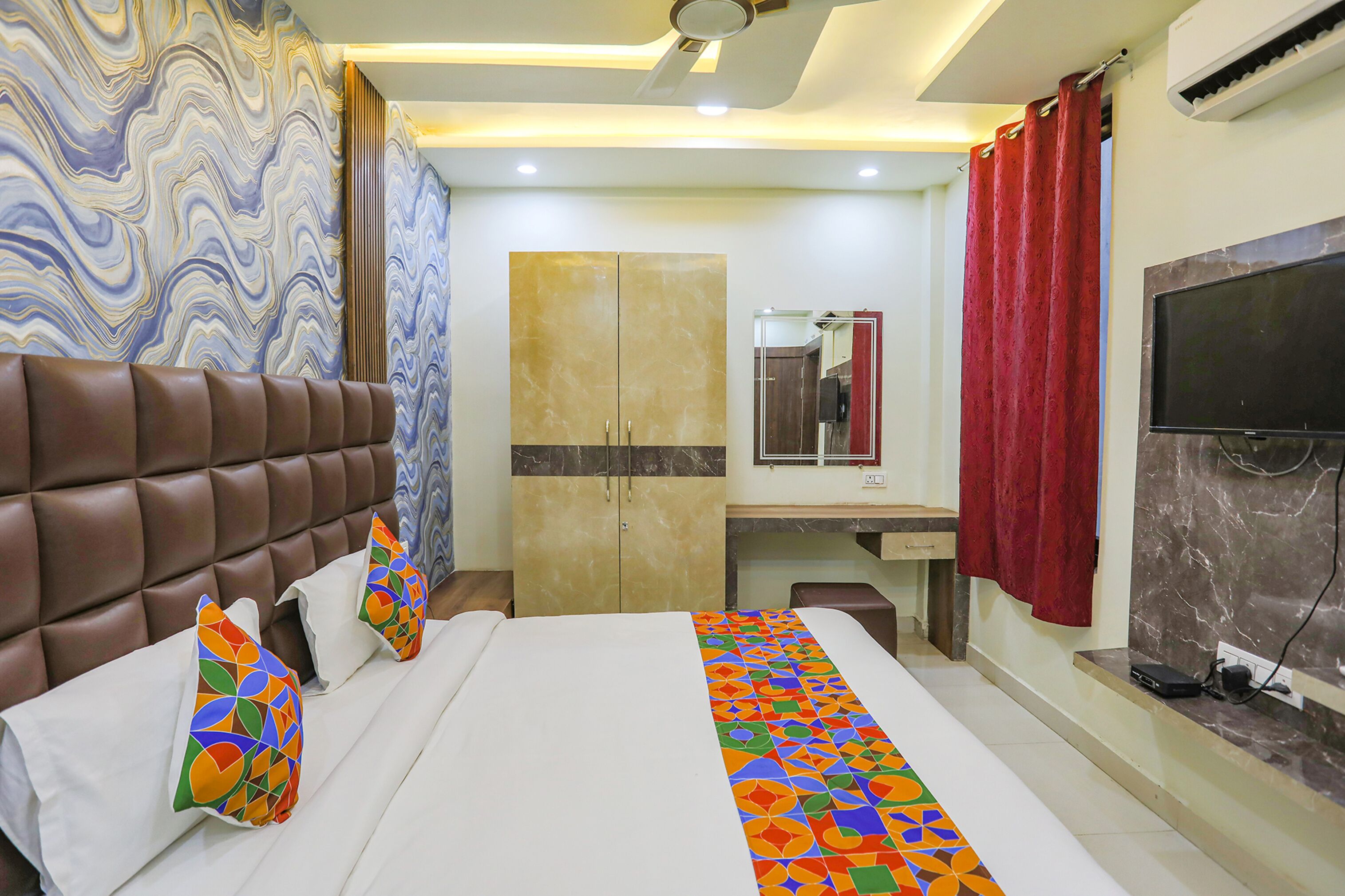 Egyptian cotton sheets, premium bedding, in-room safe, soundproofing