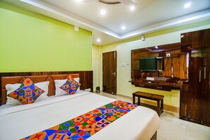 Deluxe Room | Premium bedding, in-room safe, free WiFi, bed sheets - Fabhotel The Seven Wonders (Baruipur)