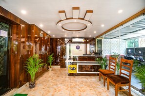 Reception - Fabhotel The Seven Wonders (Baruipur)