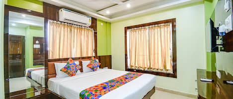 Premium bedding, in-room safe, free WiFi, bed sheets
