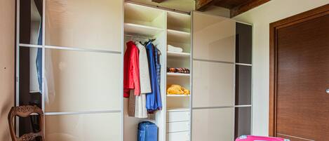 2 chambres, fer et planche Ă repasser, Wi-Fi, draps fournis