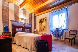 2 bedrooms, iron/ironing board, WiFi, bed sheets - A stone's throw from the Maira Valley: spacious, modern and bright apartment (Caraglio)