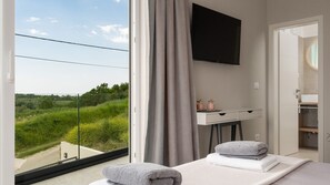 3 quartos, ferros/tábuas de passar roupa, Wi-Fi, roupa de cama
