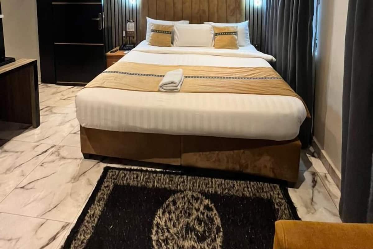 Suite | 1 bedroom, premium bedding, down duvets, pillow-top beds