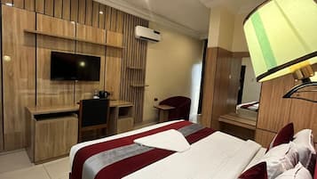 Chambre Simple Deluxe, 1 grand lit | Literie de qualité supérieure, couette en duvet d'oie, surmatelas