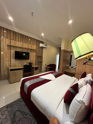 Deluxe-Einzelzimmer, 1 Queen-Bett | Hochwertige Bettwaren, Daunenbettdecken, Pillowtop-Betten