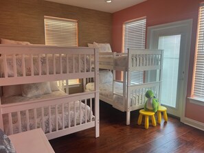 5 Schlafzimmer, Bügeleisen/Bügelbrett, kostenloses WLAN, Bettwäsche